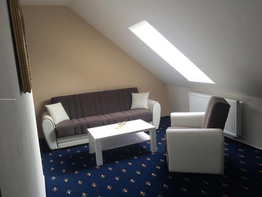 Hotel Savoy Ceske Budejovice Exterior foto